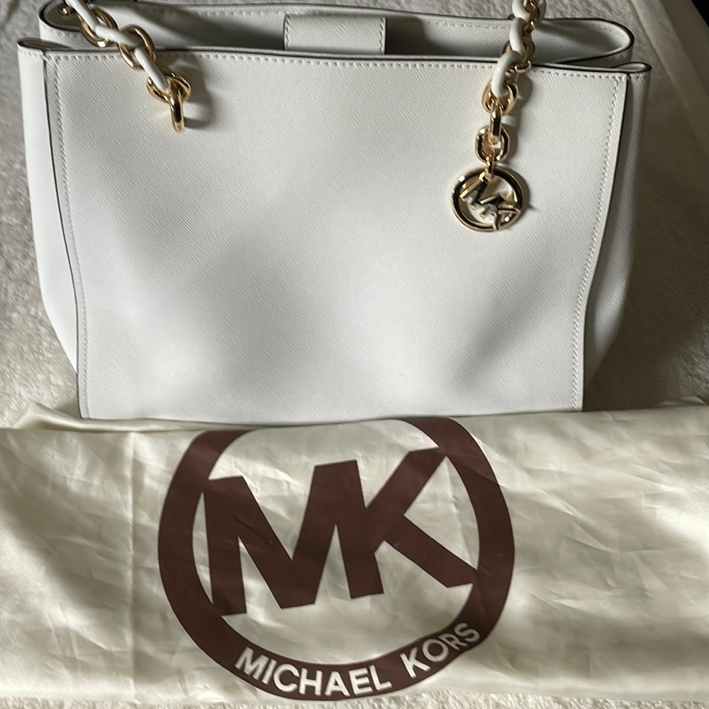 Sale🎉🎉Michael Kors white purse